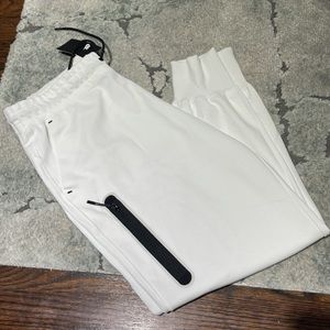 Womens Nike XL white Tech Fleece Sweatparts, NWOT